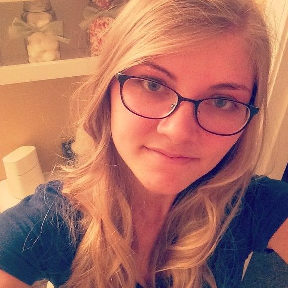 Meet your Posher, Cassie - Picture 1 of 1